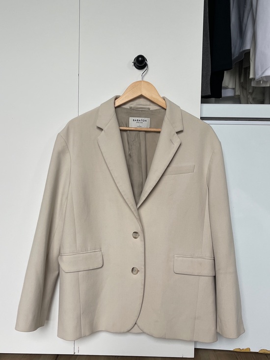 Aritzia Jackets & Blazers - Aritzia Cream Single-Breasted Blazer